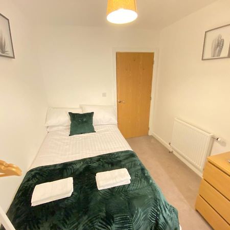 3 Bedrooms Double Or Single Beds, 2 Parking Spaces! Wifi & Smart Tv'S, Balcony Portsmouth Buitenkant foto