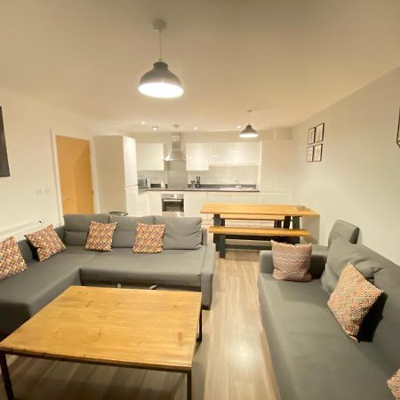 3 Bedrooms Double Or Single Beds, 2 Parking Spaces! Wifi & Smart Tv'S, Balcony Portsmouth Buitenkant foto