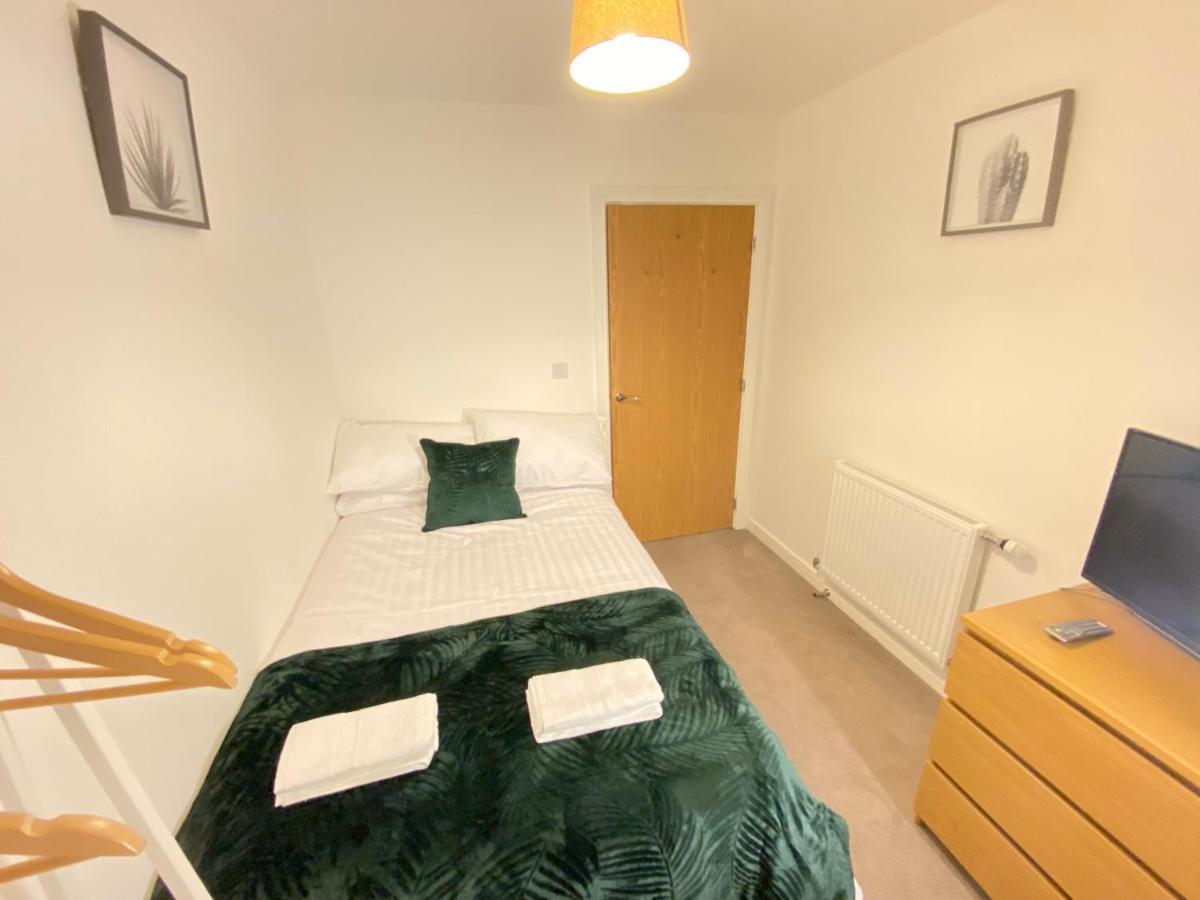 3 Bedrooms Double Or Single Beds, 2 Parking Spaces! Wifi & Smart Tv'S, Balcony Portsmouth Buitenkant foto
