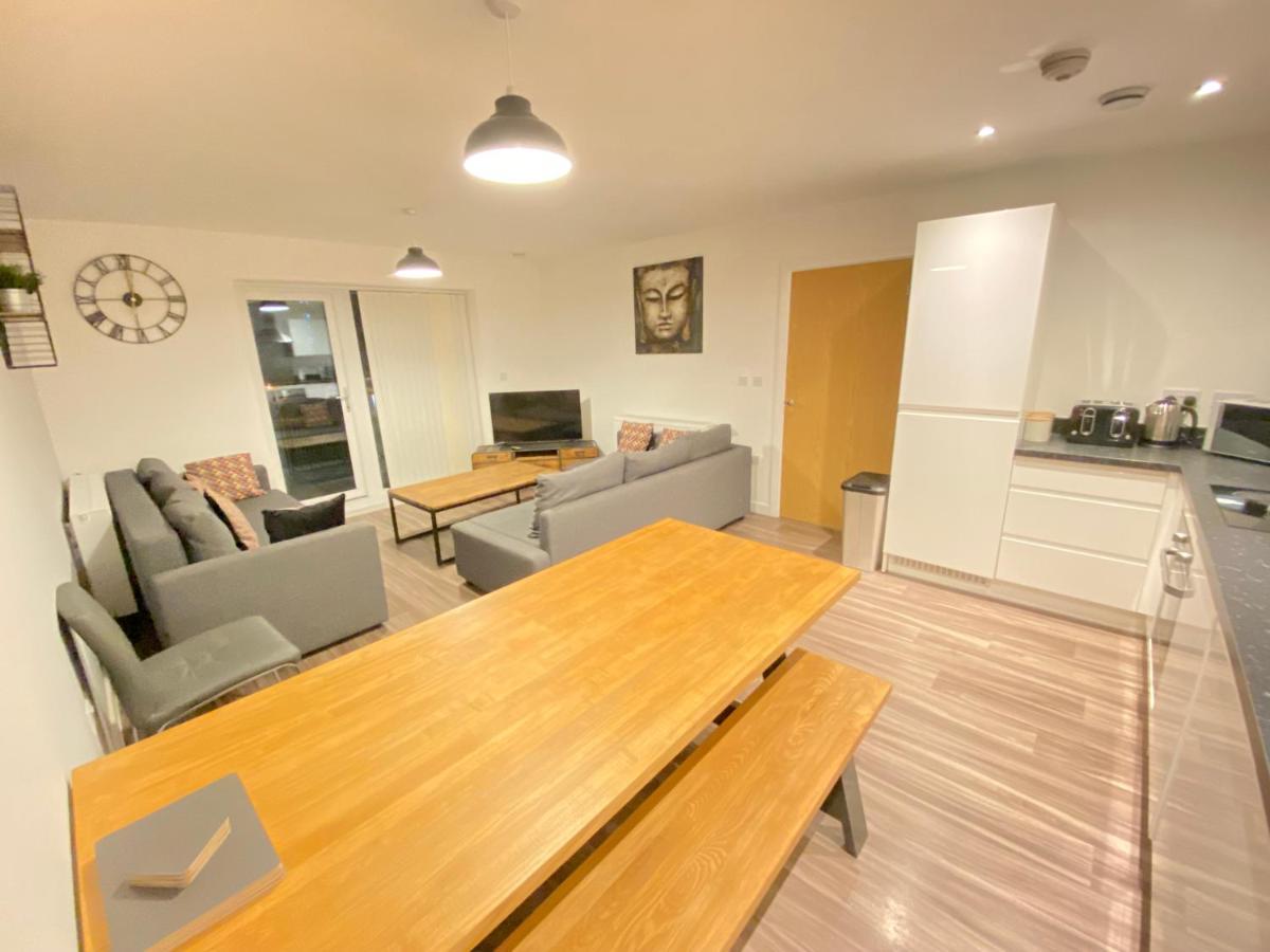 3 Bedrooms Double Or Single Beds, 2 Parking Spaces! Wifi & Smart Tv'S, Balcony Portsmouth Buitenkant foto